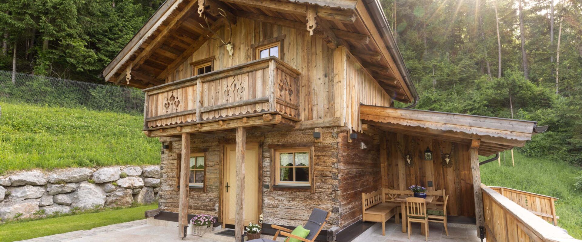 Blick auf das Chalet mit Sonnenterrasse
